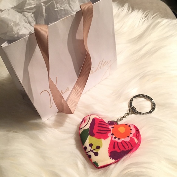 Vera Bradley Accessories - 🌸Vera Bradley Heart Keychain Clementine🌸